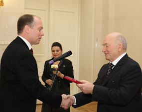 Вручение награды профессору В.Н.Трубилину